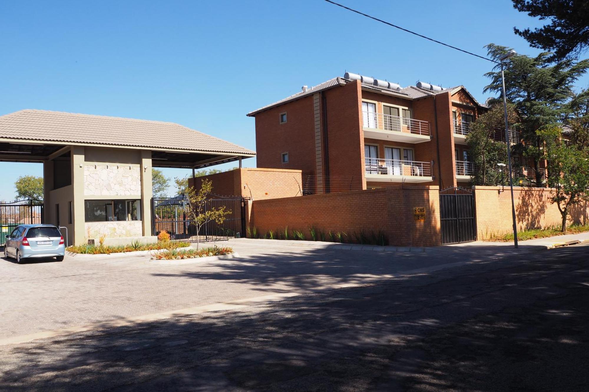 Or Tambo Self Catering Apartments, The Willows Boksburg Exterior foto