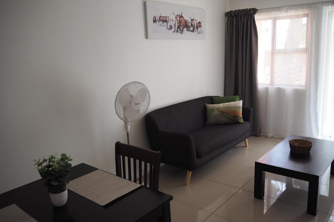 Or Tambo Self Catering Apartments, The Willows Boksburg Exterior foto