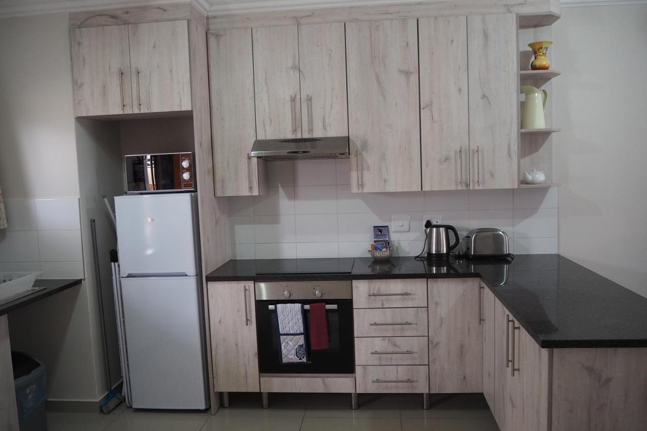 Or Tambo Self Catering Apartments, The Willows Boksburg Exterior foto
