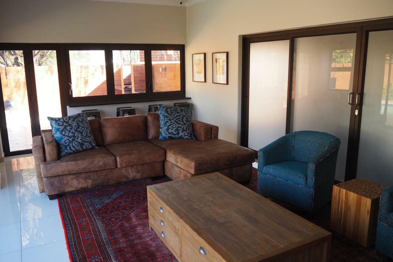 Or Tambo Self Catering Apartments, The Willows Boksburg Exterior foto