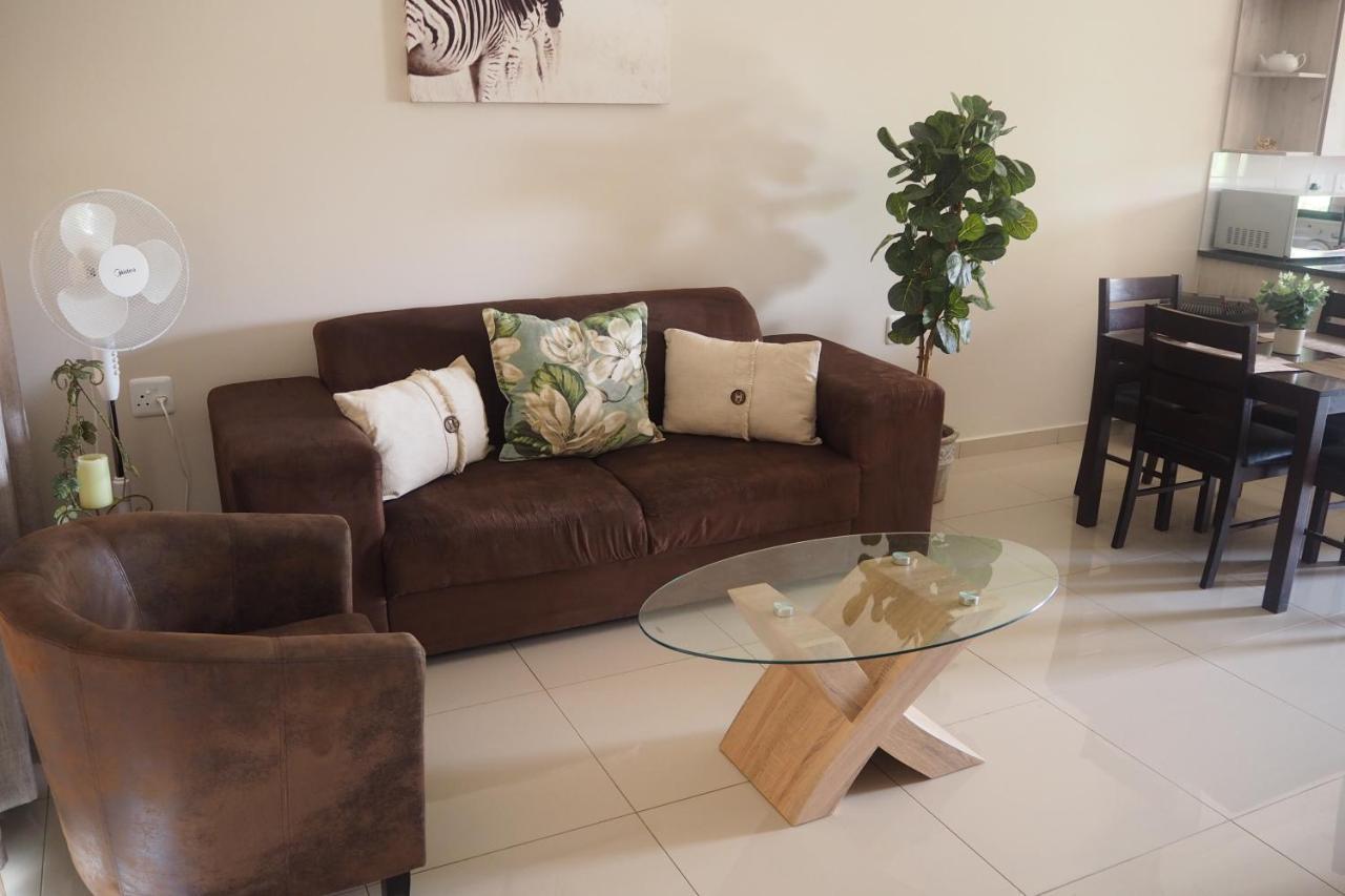 Or Tambo Self Catering Apartments, The Willows Boksburg Exterior foto